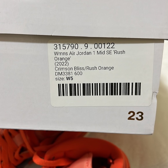 New, Air Jordan 1 Mid SE - Picture 10 of 11